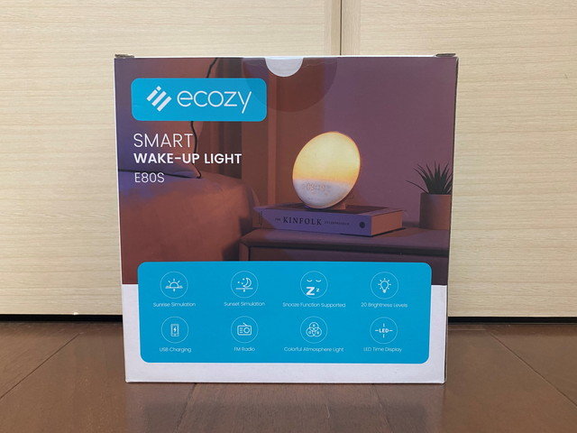 スマート目覚まし時計「エコジー ecozy E80S」は光と音による心地よい入眠と起床をサポート